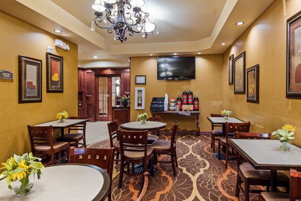 The breakfast room can also be rented with closing doors to the hotel